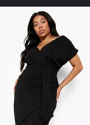 Стильное черное короткое платье на запах boohoo