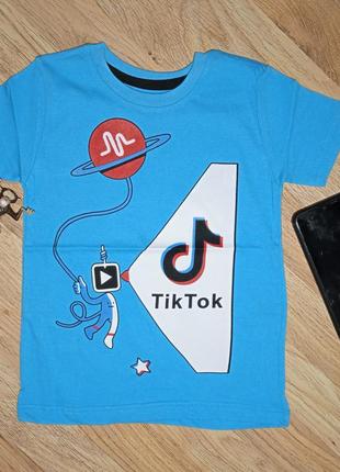 Стильна футболка