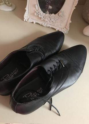 Шкіряні туфлі