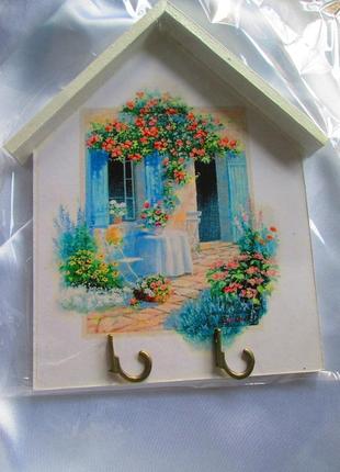 Настенная ключница-домик в стиле прованс.
