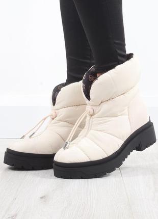 Світлі черевики дутики демі весняні guess5 фото