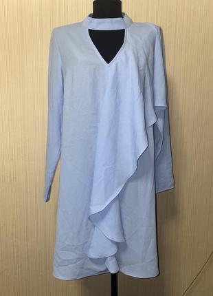 Голубое платье миди с чокером