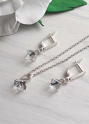 Серьги с кубиками swarovski и кулон сваровски