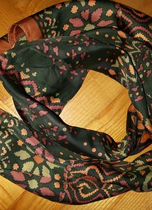 Красивий шовковий шарф в геометричний принт!