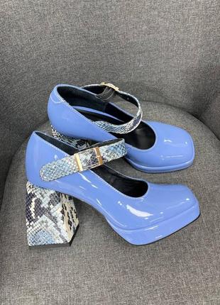 Блакитні туфлі культова колодка натуральна лакована шкіра 36-40