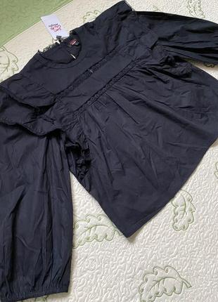 Черная блузка с кружевом отделкой от jennyfer