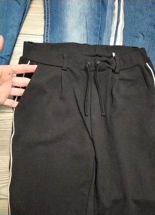 Стильные,черные брюки с ломпасами спортивного стиля на 140-146 см2 фото