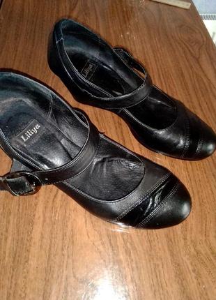 Туфли кожаные, черные, на ремешке. 26,0 см, 39 р.