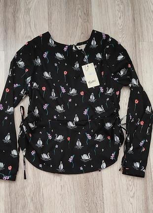 Новая с биркой блузка рубашка с принтом -лебеди с цветами