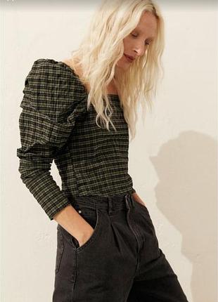 Блузка у клітинку з пишними рукавами