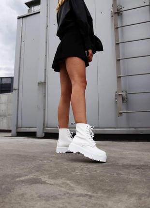 Женские кожаные ботинки dr martens jadon triple white (доктор мартинс жадон белые демисезонные)6 фото