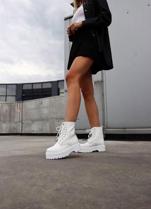 Жіночі шкіряні черевики dr martens jadon triple white (доктор мартінс жадон білі демісезонні)2 фото