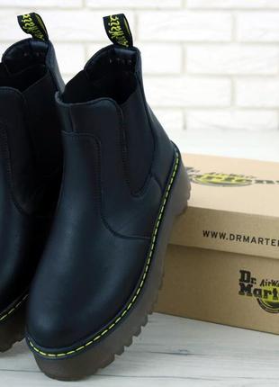 Женские кожаные демисезонные ботинки на платформе dr martens platform chelsea (мартинсы челси черного цвета)5 фото