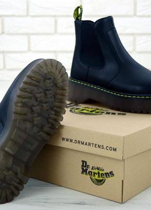 Женские кожаные демисезонные ботинки на платформе dr martens platform chelsea (мартинсы челси черного цвета)6 фото