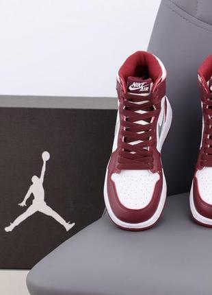 Жіночі баскетбольні високі кросівки nike air jordan 1 mid bordo (найк аїр джордан бордові) (36-40)408 фото