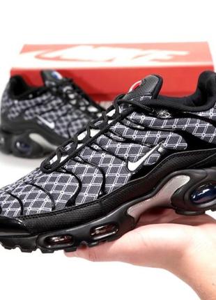 Чоловічі модні демісезонні кросівки nike air max plus tn (чорно-білі)(41-45)4 фото