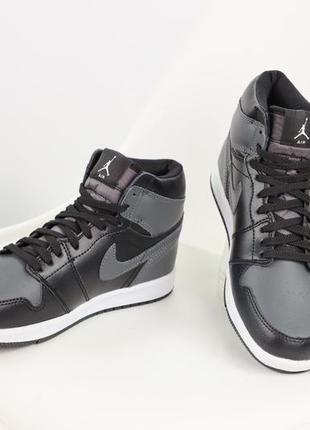 Високі зимові кросівки на хутрі nike air jordan 1 retro grey black (найк джордан у біло-чорному кольорі 36-45)7 фото