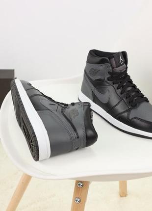 Високі зимові кросівки на хутрі nike air jordan 1 retro grey black (найк джордан у біло-чорному кольорі 36-45)3 фото