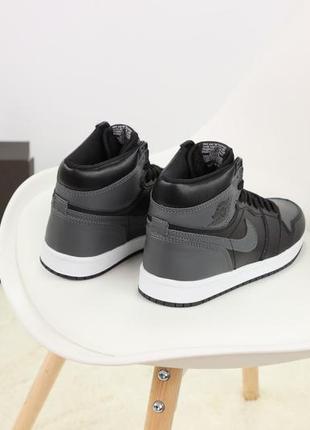 Високі зимові кросівки на хутрі nike air jordan 1 retro grey black (найк джордан у біло-чорному кольорі 36-45)8 фото