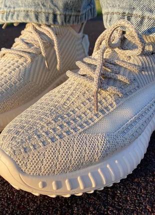 Кроссовки женские бежевые adidas yeezy boost,бежевые!! только размер 40!!2 фото