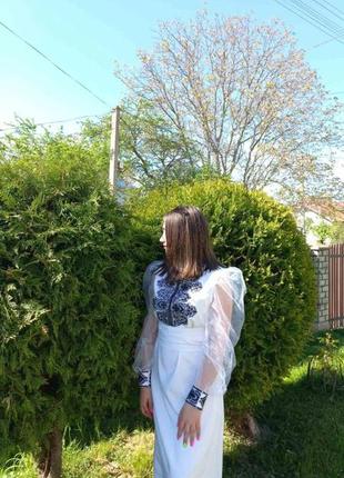 Вишита сукня