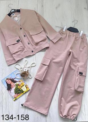 Костюм зі штанами / брюками карго