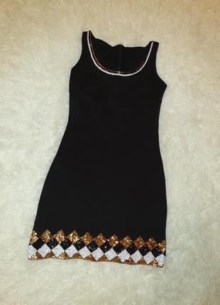 Плаття чорного кольору з паєтками