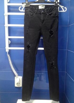 Шикарные крутые джинсы с дырками скинни на подростка new look