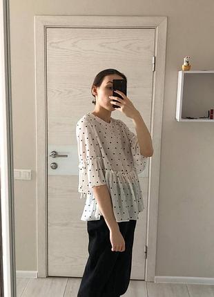 Біла блуза в горошок george