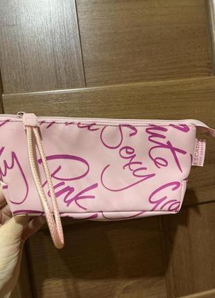Модная косметичка escada