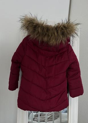 Утепленная стеганая куртка с мехом. стильная яркая куртка демисезона. качественная вишневая удлиненная стео4 фото