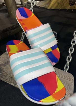 Шльопанці adidas 2000 гривень