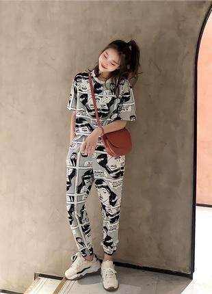 Повседневный костюм с интересным принтом