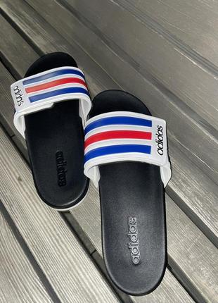Шльопанці adidas 1400 гривень