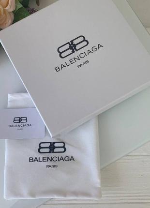 Подарункова упаковка в стилі balenciaga1 фото