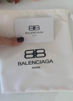 Подарункова упаковка в стилі balenciaga3 фото