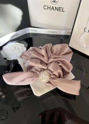 Брендовая резинка для волос