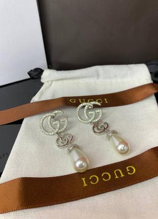 Срібні брендові сережки з цирконами та перлами майоражу, є логотип, люкс якість!4 фото