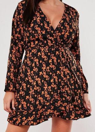 Симпатичное платье с цветочным принтом