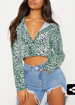 Яркая укороченная блуза с леопардовым принтом1 фото