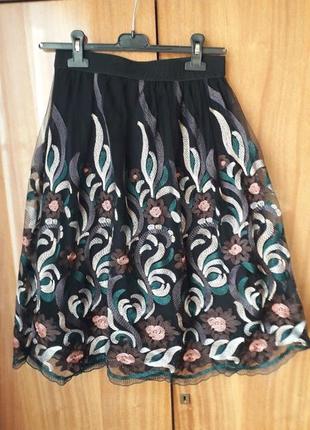 Оригинальная юбка- пачка с плотной вышивкой.1 фото