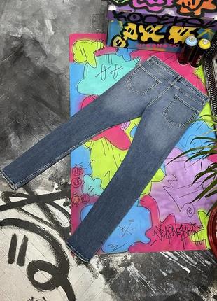 Зауженные стрейч джинсы с фабричными потертостями spray on skinny5 фото