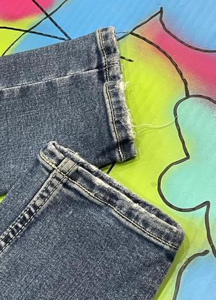 Зауженные стрейч джинсы с фабричными потертостями spray on skinny6 фото