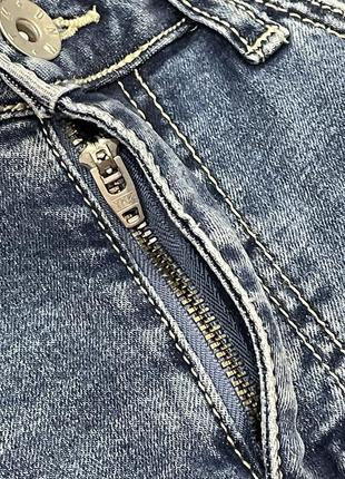 Зауженные стрейч джинсы с фабричными потертостями spray on skinny10 фото