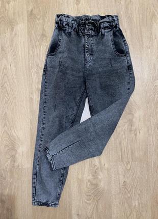Серые женские джинсы укороченные с резинкой на талии2 фото