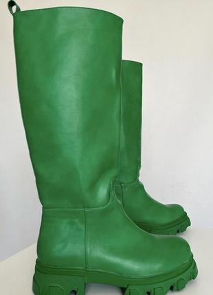 Новенькі ботинки-труби в зеленому кольорі