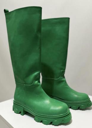 Стильные высокие ботинки в зеленом цвете2 фото