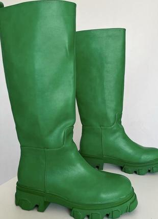 Стильные высокие ботинки в зеленом цвете3 фото