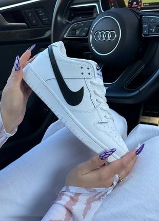 Жіночі кросівки nike sb dunk low retro all white black1 фото