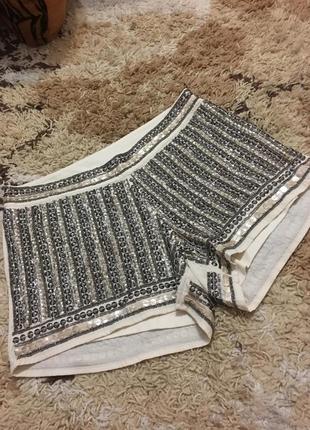 Очень красивые фирменные шорты vila clothers